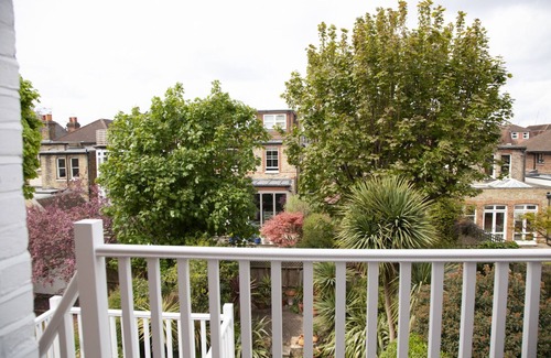Southfield Apartment | Spacious, light 2 bed flat - great location in heart of Chiswick