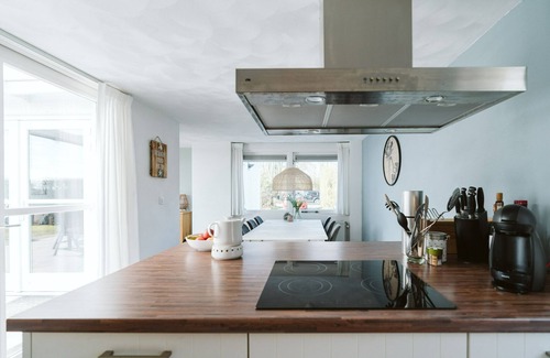 Ouddorp House | Spacious, light house near the beach, an oasis of peace and space with jacuzzi and sauna.