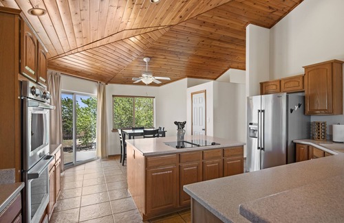 Flagstaff House | Spacious Lodge with Game Room and Peak Views on 2.5 acres