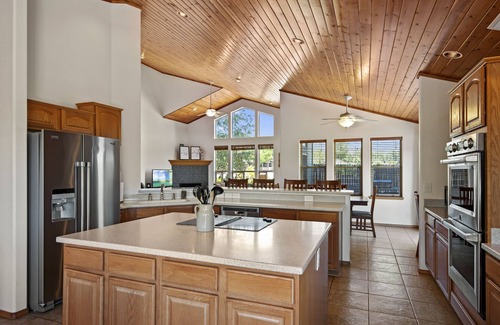 Flagstaff House | Spacious Lodge with Game Room and Peak Views on 2.5 acres