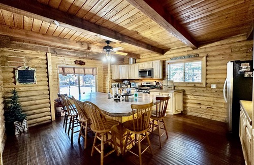Happy Jack Cabin | * Spacious Log Cabin Sleeps 10- Happy Jack, AZ *