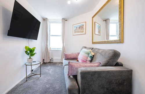 Chelsea Apartment | Spacious London stay -3 Bedroom property