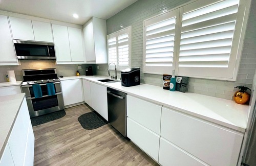 Harbor House | Spacious Long Beach Escape w Private Hot Tub
