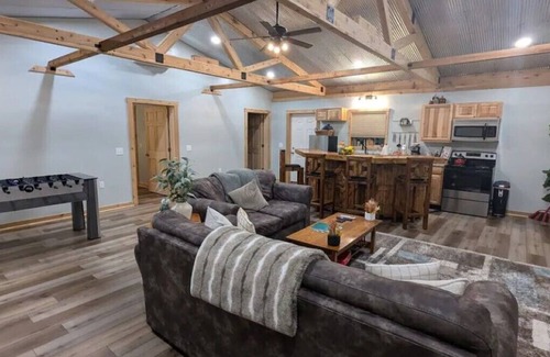 Laurelville Cabin | Spacious Lux Cabin. Close to HH State Park & More!