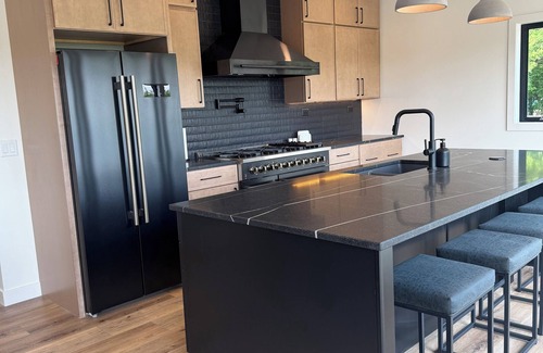 Starbuck House | Spacious & luxurious 5-bedroom house with amazing views of Lake MInnewaska!