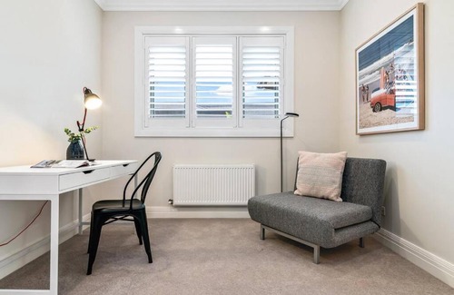 Hampton Villa | Spacious Luxury Hampton Home - Park Front