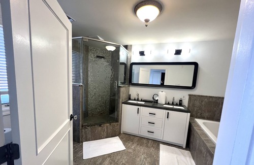 Oakdale Villa | Spacious Luxury Home in Long Island, New York