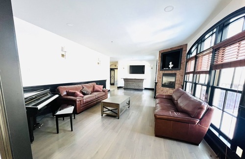 Oakdale Villa | Spacious Luxury Home in Long Island, New York