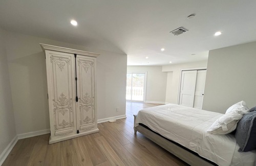 Oakdale Villa | Spacious Luxury Home in Long Island, New York