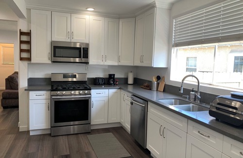 McManus House | Spacious luxury house with AC, Ethernet, pet friendly near Culver City