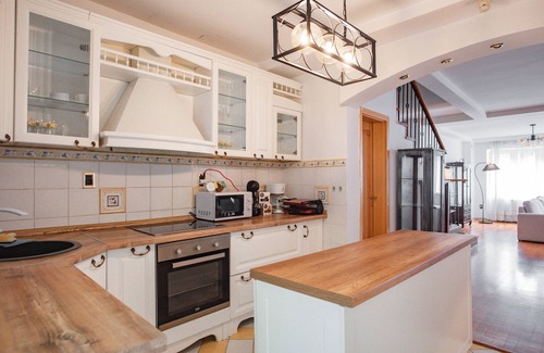 Centar House | Spacious & Luxury house in the heart of Skopje, with own parking!