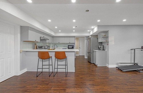 Central Erin Mills Apartment | Spacious luxury walkout unit