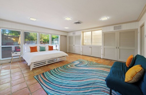 Del Mar House | Spacious MCM vacation home w/ private pool in the heart of Corpus Christi!!!!!!!