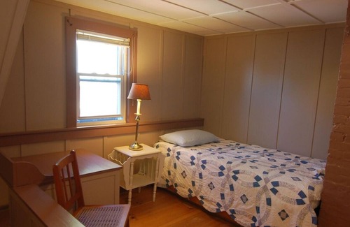 Bayside Cottage | Spacious mid coast cottage in historic Bayside Village