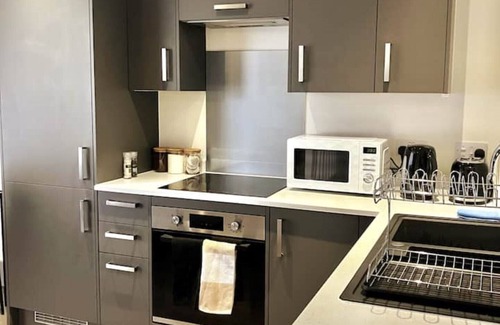 Hemel Hempstead Apartment | Spacious & Modern Hemel Town Centre Duplex