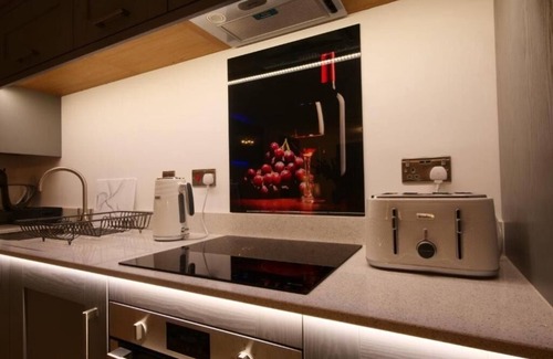York Apartment | Spacious Modern 2bedroom 2 bathrooms with Private Balcony & Stunning Views
