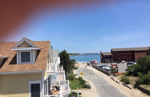 Gloucester House | Spacious Modern Beach House- Steps to Long Beach and Good Harbor