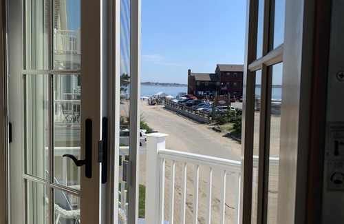 Gloucester House | Spacious Modern Beach House- Steps to Long Beach and Good Harbor