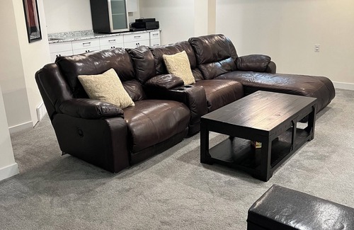 Tuxedo House | Spacious modern home with fully fenced yard. Pet friendly! Quiet neighbourhood.