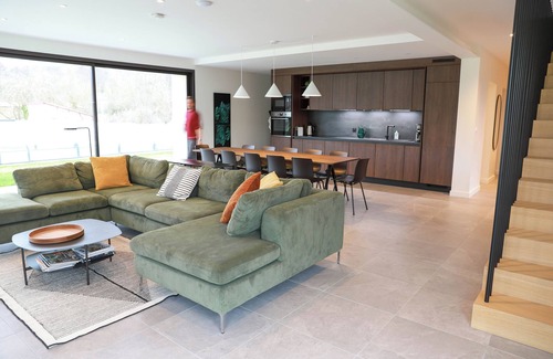 Cuchery House | Spacious Modern House with Private Pool & Garden – Perfect for 12 Guests
