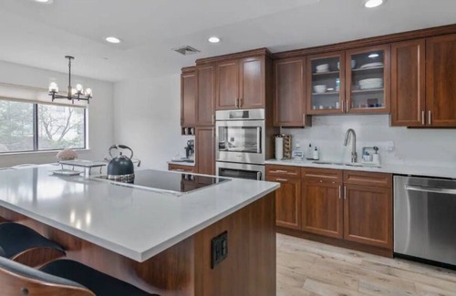 Teaneck Apartment | Spacious Modern Luxury Duplex 20 min from NYC