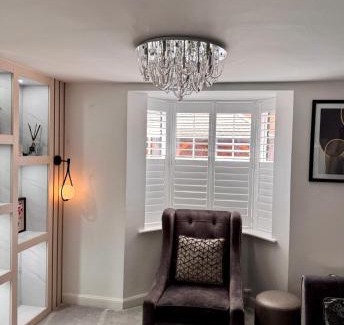 Ebbsfleet Valley House | Spacious Modern Retreat - 4 Bedrooms, Private Garden & Free Parking