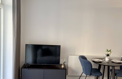 Wall End Apartment | Spacious modern studio apartment in London