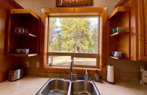 Donnelly Apartment | Spacious Mountain Cabin w/Hot Tub & Bunkhouse