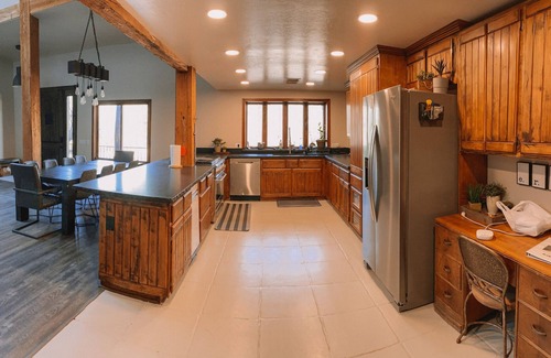 Young House | Spacious mountain retreat