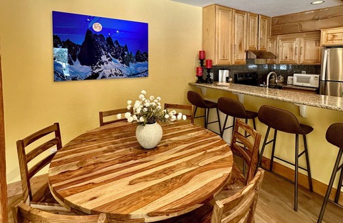 Majestic Pines Condo | Spacious Mountain Escape -1BR +Large Loft, 2 Bath, Perfect for Families & Groups