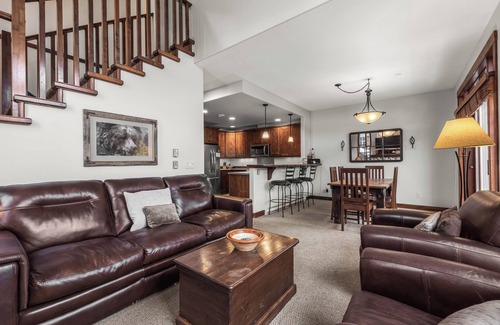 Sun Peaks House | Spacious multi level 3 bedroom + den townhouse, close to Morrisey lift