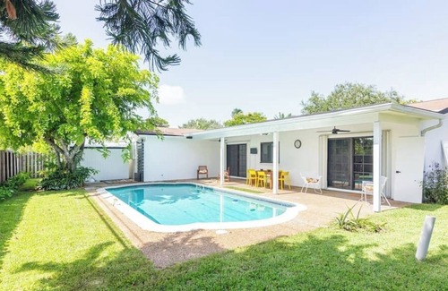 Cooper City House | Spacious New Large Pool Backyard