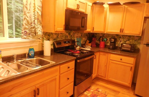 Jonesboro House | Spacious newly constructed home in serene Jonesboro. water front and back also!