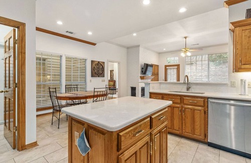 Far North Dallas House | Spacious North Dallas 3Bd/2Ba Pet-Friendly Home. Bright Kitchen/Living & Patio