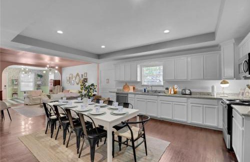Eastside Promise Neighborhood House | Spacious Oasis 1 mi to Riverwalk