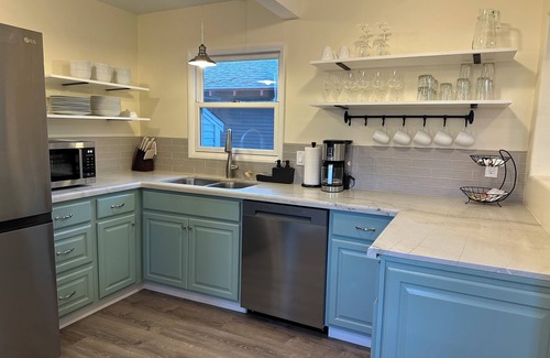 Ocean Beach House | Spacious OB Cottage 4 Blocks to Beach Ocean View Deck Dog Friendly