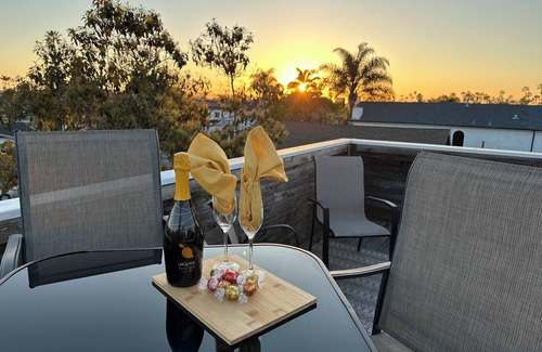 Ocean Beach House | Spacious OB Cottage 4 Blocks to Beach Ocean View Deck Dog Friendly