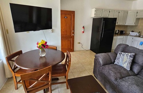 Crosbies Apartment | Spacious Ocean-View 2-Bedroom Apartment with Full Kitchen & Balcony