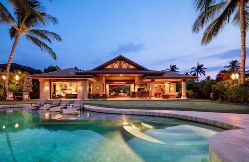 Kamuela House | Spacious Ocean View Home. Steps From White Sand Beach. Private pool & spa.