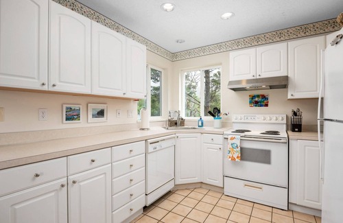 Tierra Del Mar House | Spacious Ocean-View Home with Fireplace, Foosball, and Fire-pit, Huge Patio, Steps to the Beach