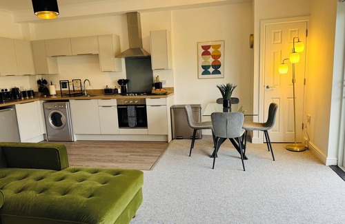 Bonchurch Apartment | Spacious One Bed Apt With Scenic Views