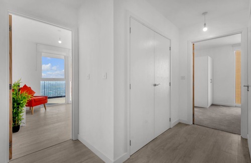 West Hendon Apartment | Spacious One bedroom Apartment in Brent Cross