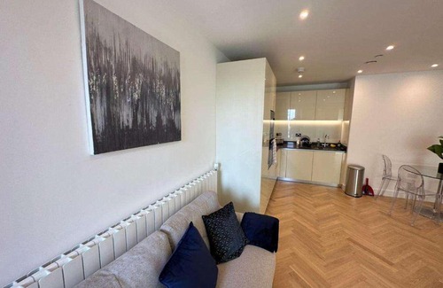 Eltham West Apartment | Spacious one bedroom luxury apartment in Kidbrooke Greenwich