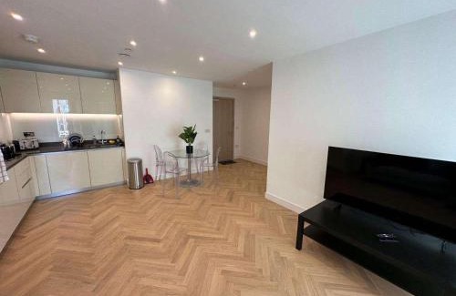 Eltham West Apartment | Spacious one bedroom luxury apartment in Kidbrooke Greenwich