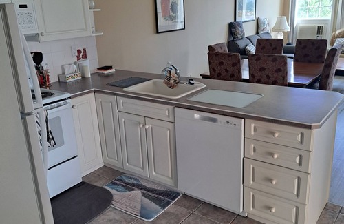 East Kootenay Condo | Spacious pet friendly condo with beautiful golf course and mountain views