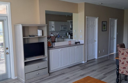 East Kootenay Condo | Spacious pet friendly condo with beautiful golf course and mountain views