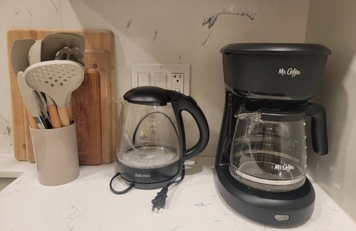 Hillcrest Apartment | Spacious peacefull studio w/free parking, hot tub, gym. Near Balboa Park.