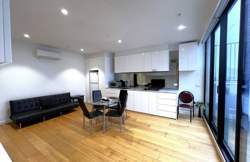 Carlton South Apartment | Spacious Penthouse Family Apartment in Melbourne CBD