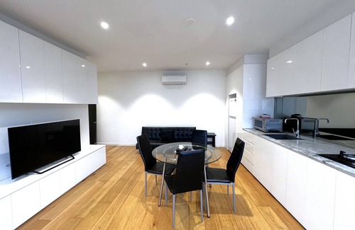 Carlton South Apartment | Spacious Penthouse Family Apartment in Melbourne CBD