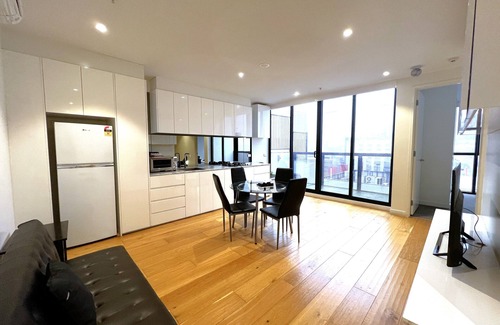Carlton South Apartment | Spacious Penthouse Family Apartment in Melbourne CBD